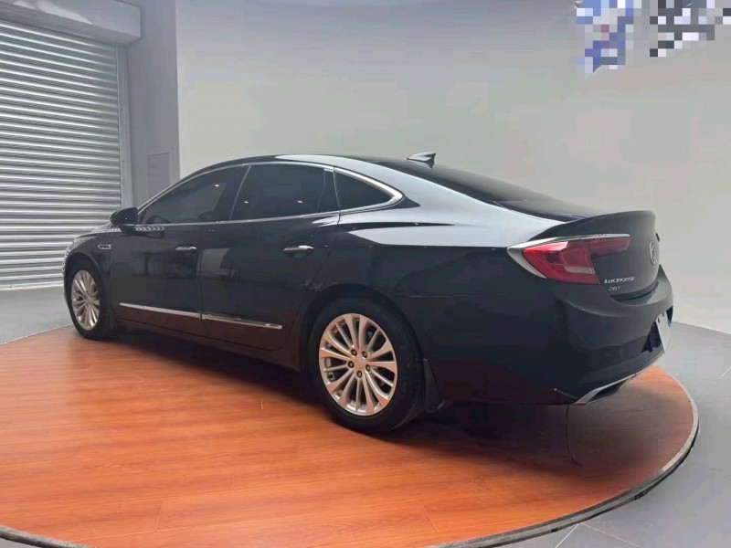 青岛18年别克君越8