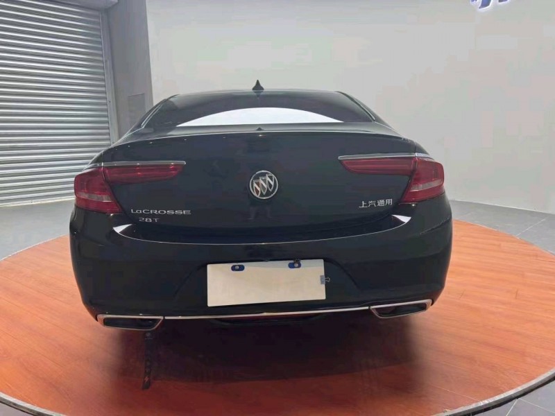 青岛18年别克君越9