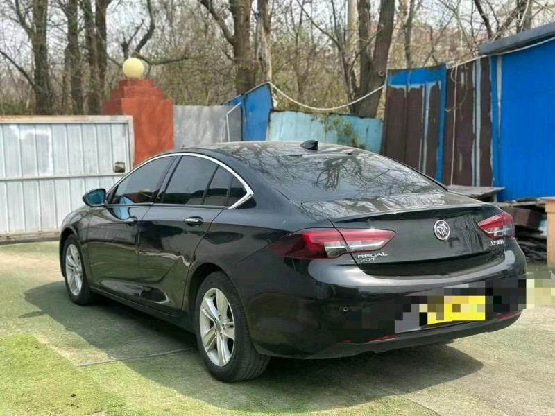 青岛20年别克君威7