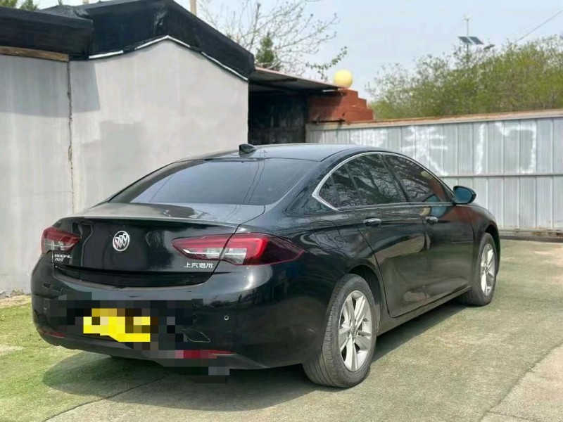 青岛20年别克君威8