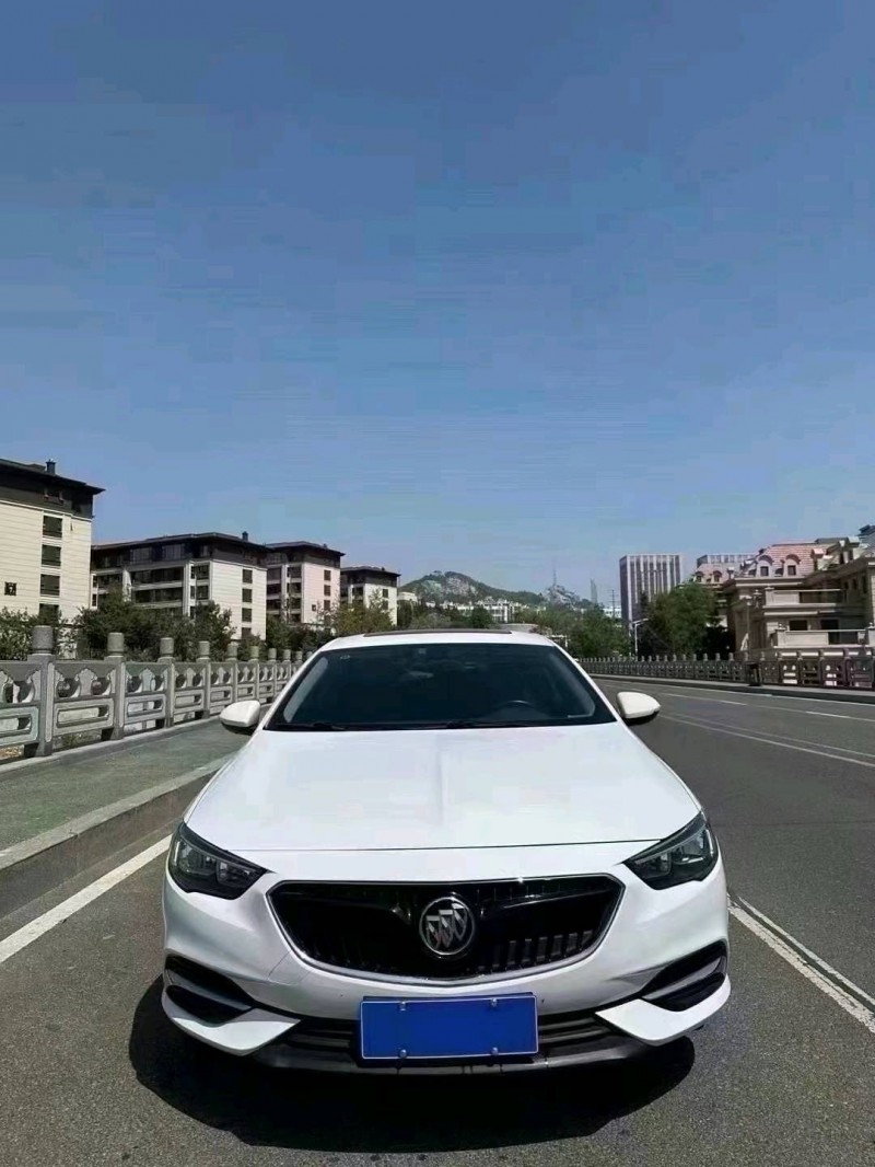 青岛19年别克君威1