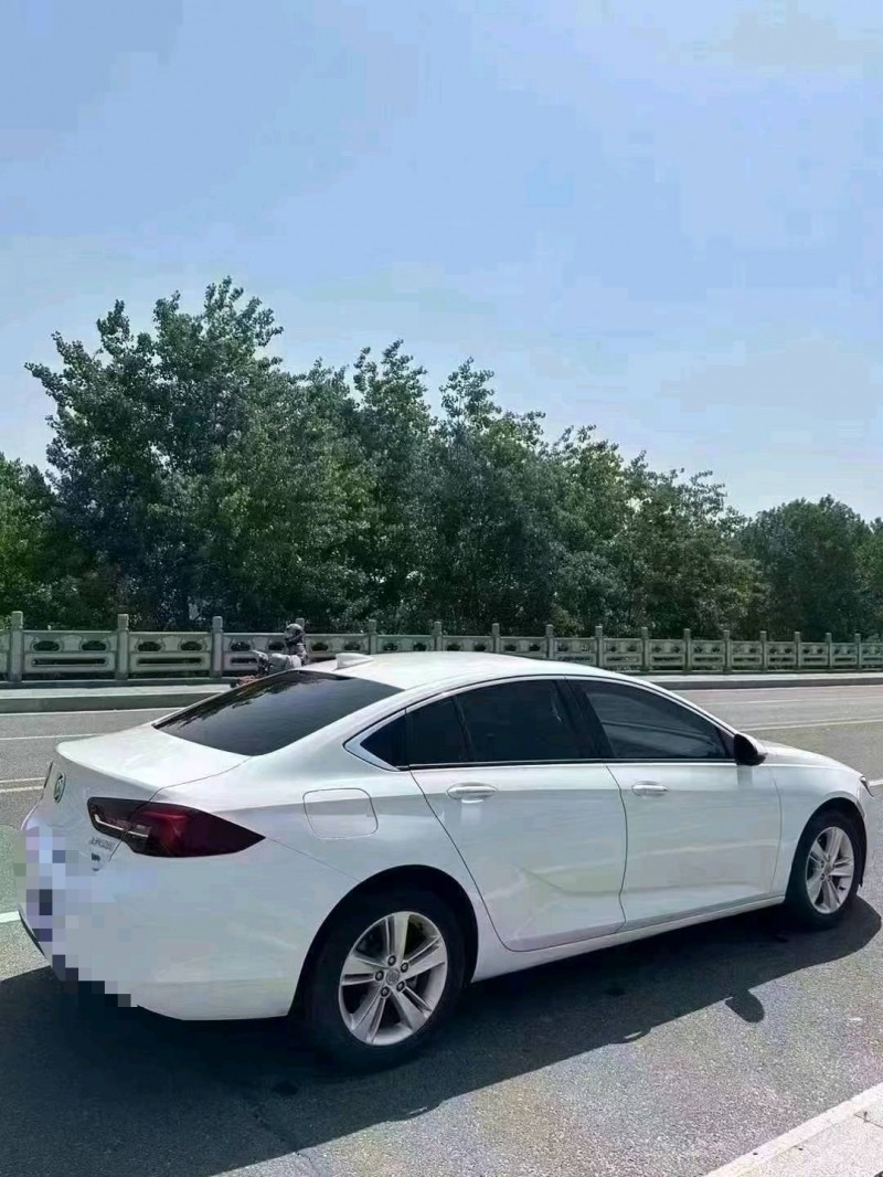 青岛19年别克君威8