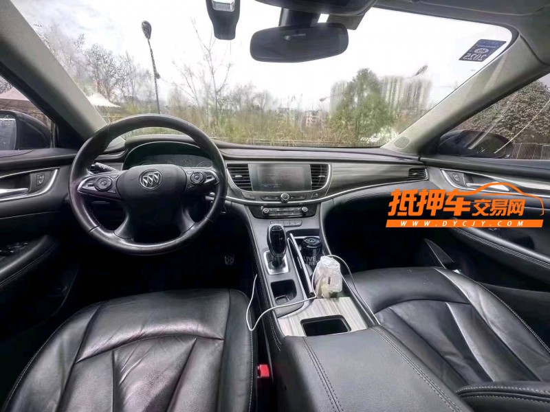 重庆17年别克君越8