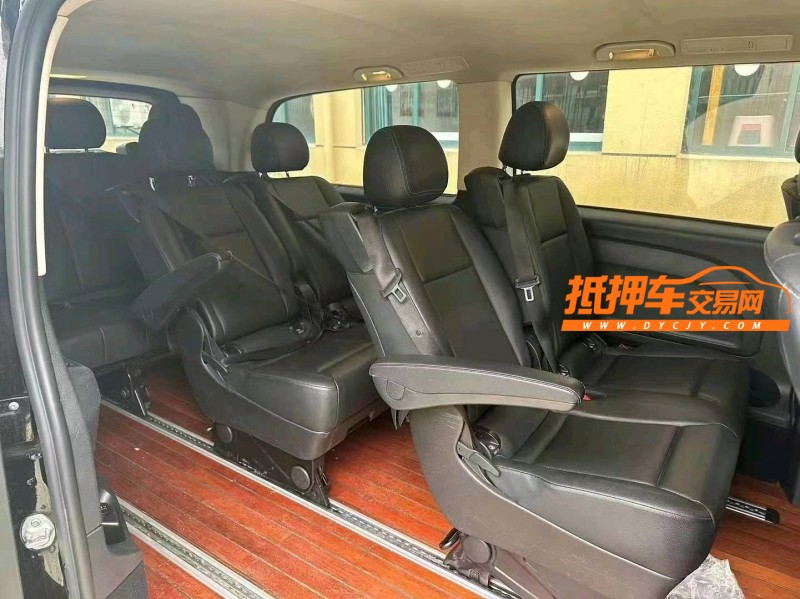 武汉18年奔驰威霆3