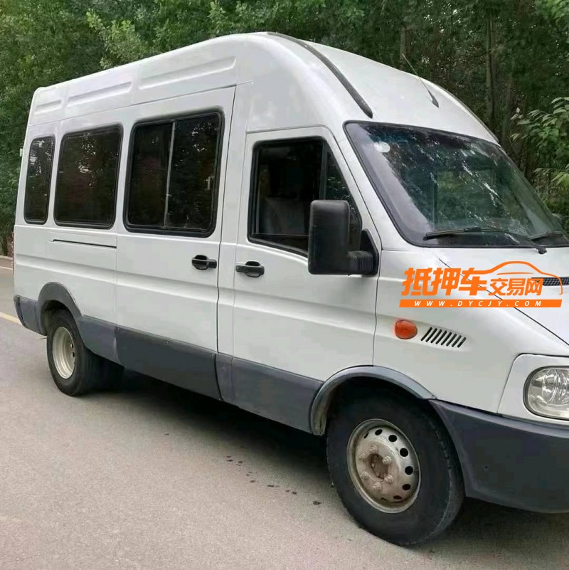 青岛17年依维柯Ouba2
