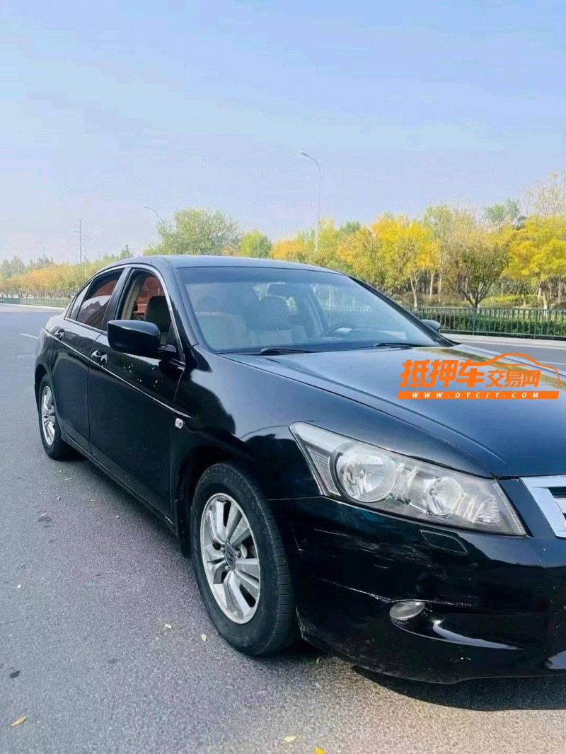青岛10年本田雅阁3