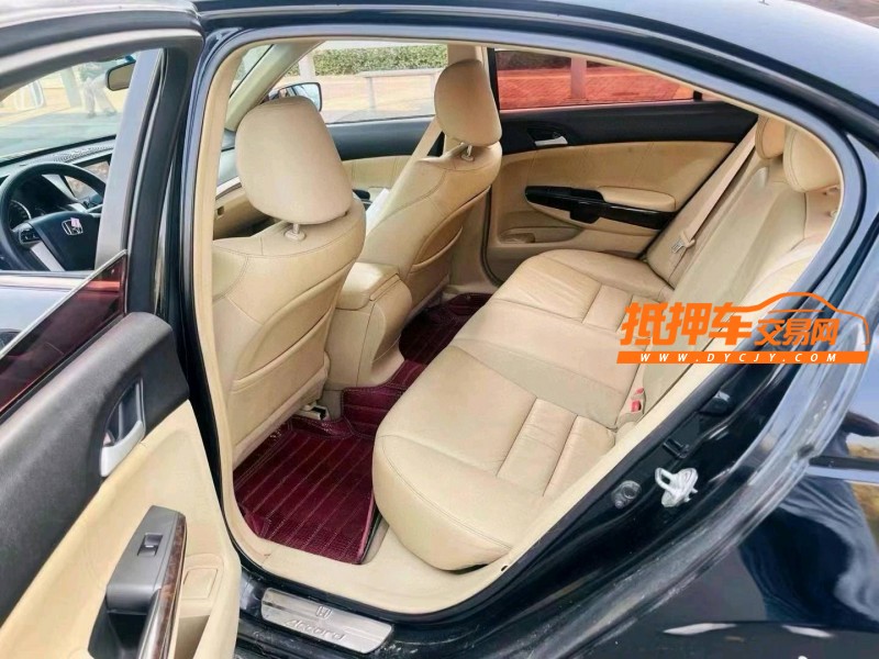 青岛10年本田雅阁4