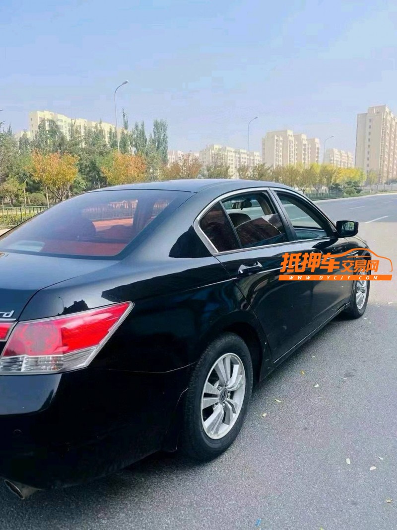 青岛10年本田雅阁8