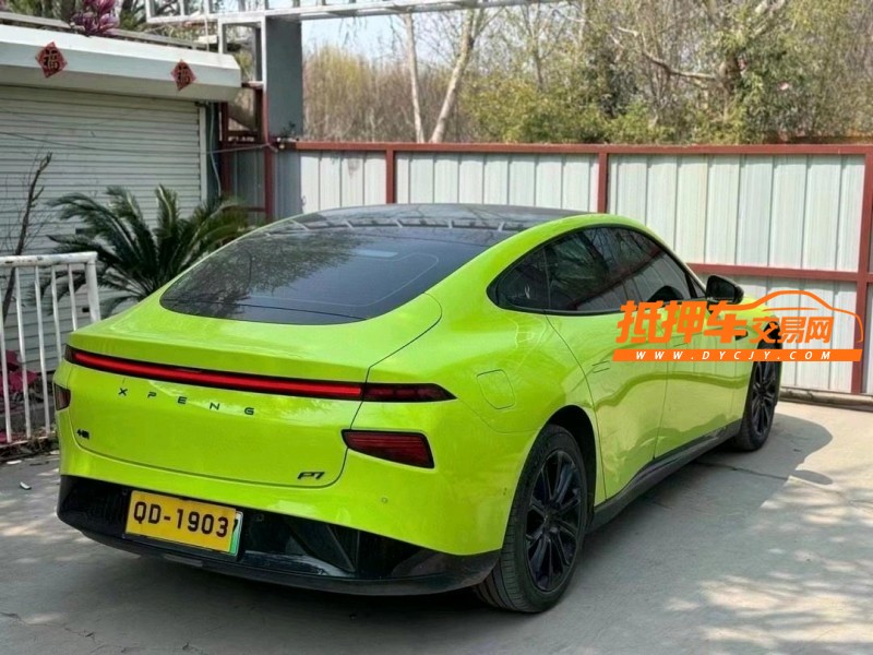 青島22年小鵬汽車p77
