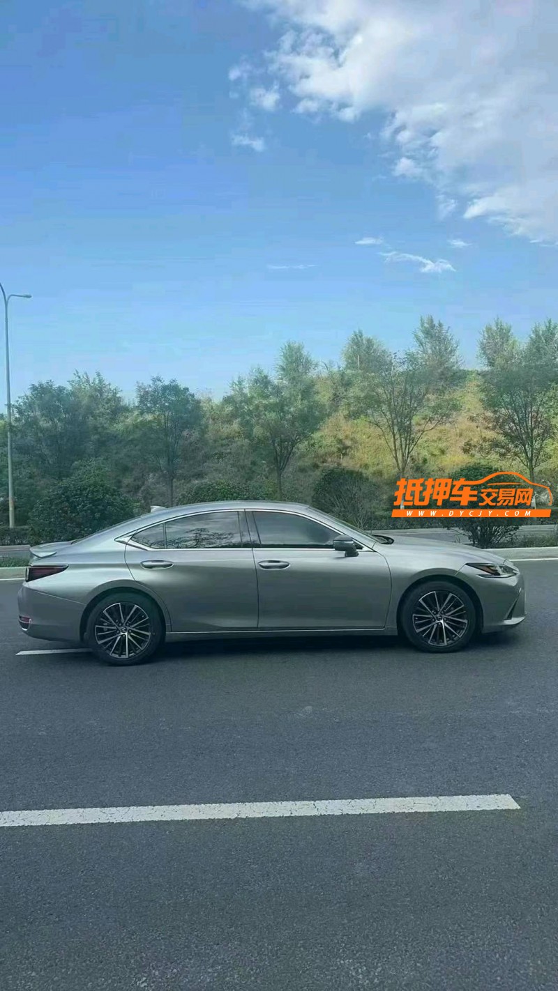 济宁23年雷克萨斯ES7