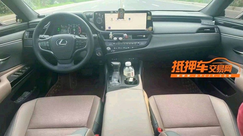 济宁23年雷克萨斯ES8