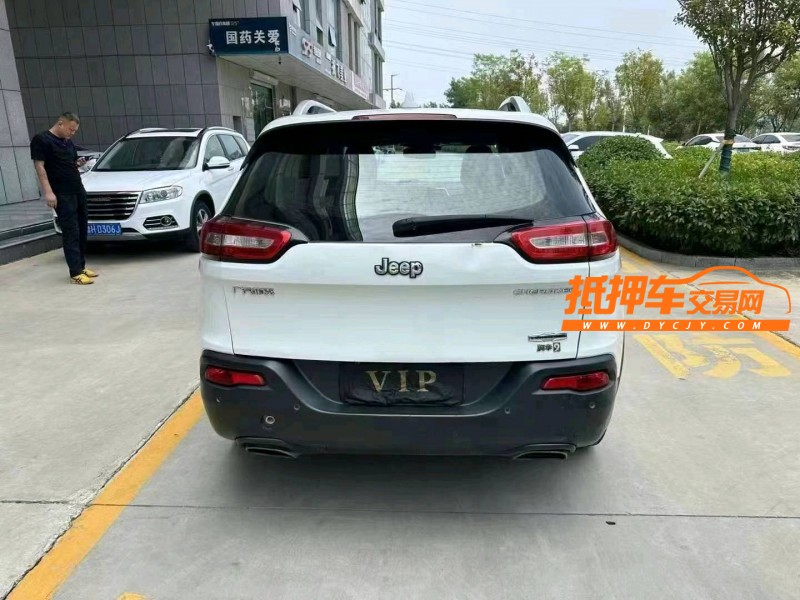 济宁17年Jeep自由光5