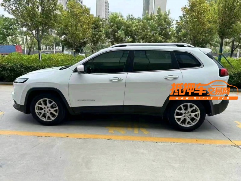 济宁17年Jeep自由光6