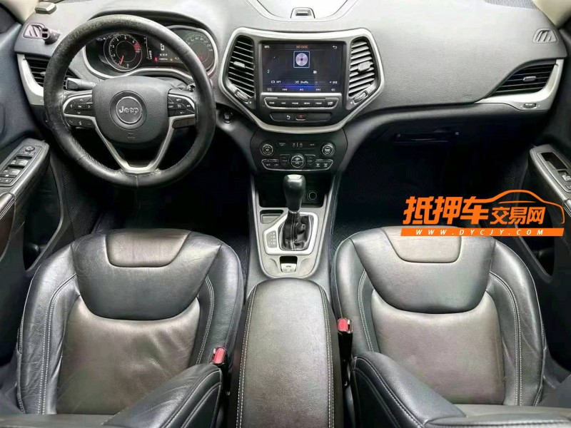 济宁17年Jeep自由光7
