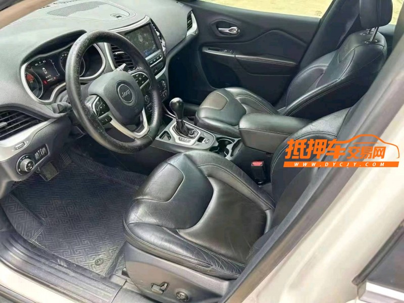 济宁17年Jeep自由光9