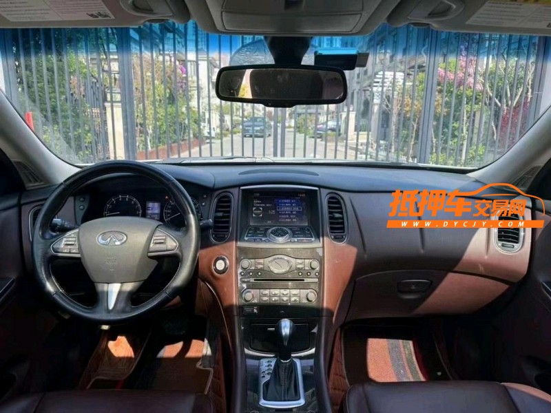 青島17年英菲尼迪QX506