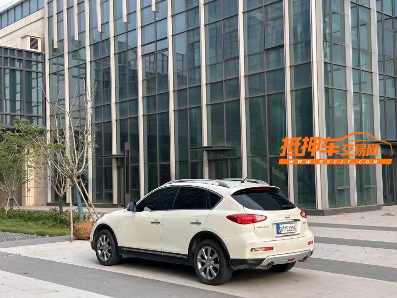 青島17年英菲尼迪QX509