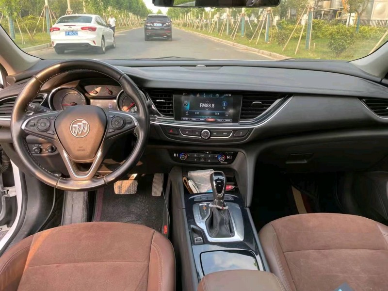 徐州19年别克君威8