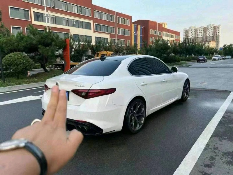 枣庄19年阿尔法·罗密欧Giulia3