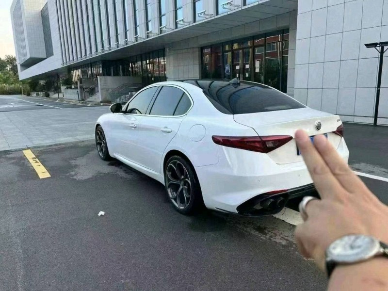 枣庄19年阿尔法·罗密欧Giulia6