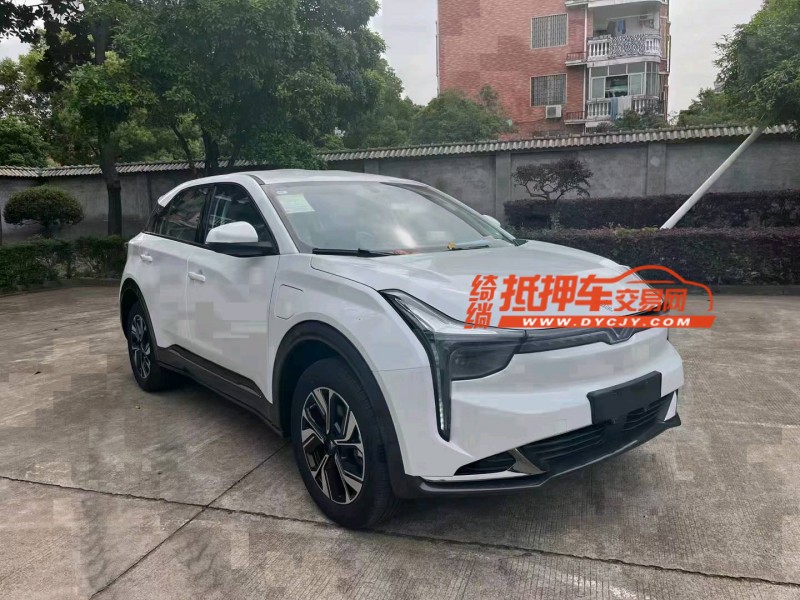 銅仁23年哪吒U4