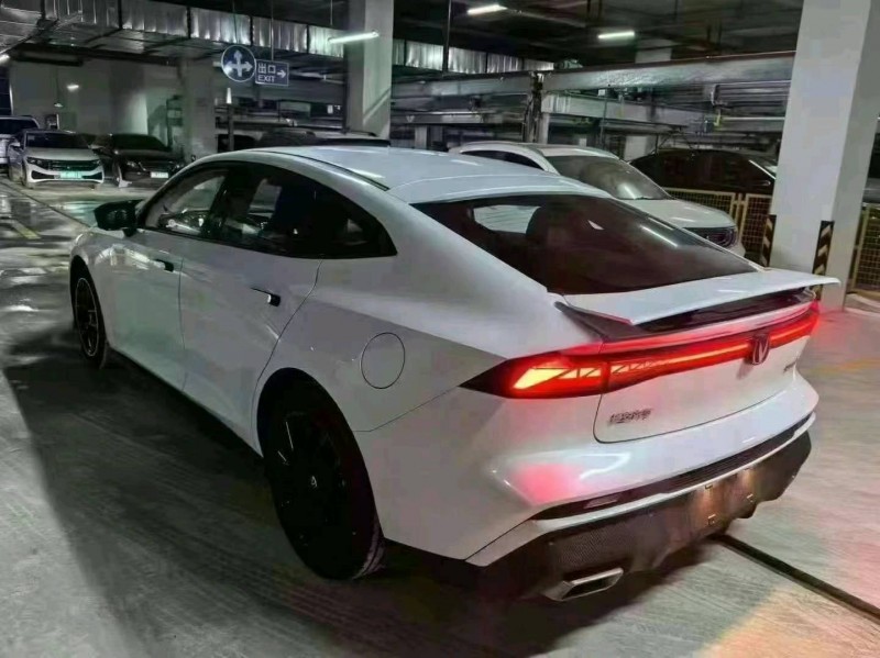 遵義24年長安汽車UNI-V5