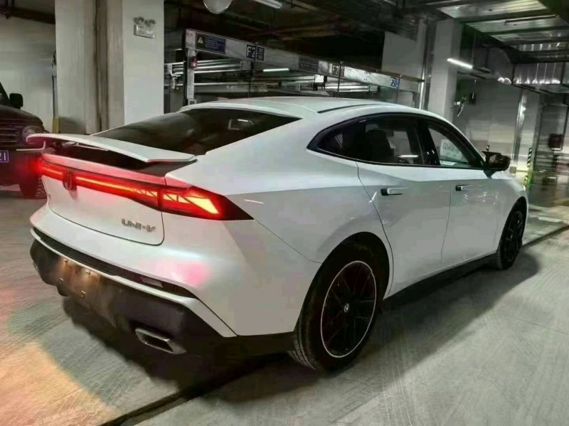 遵義24年長安汽車UNI-V6