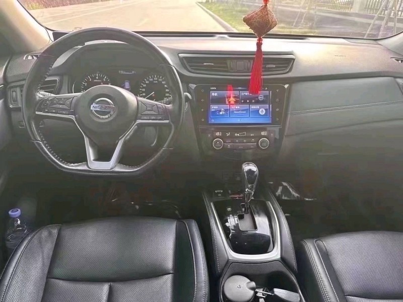南寧20年日產奇駿4