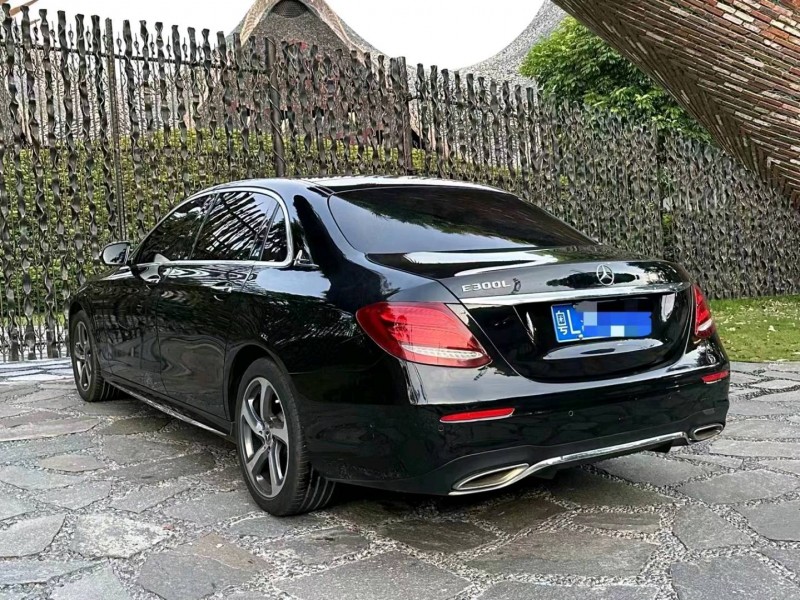 广州19年奔驰E8