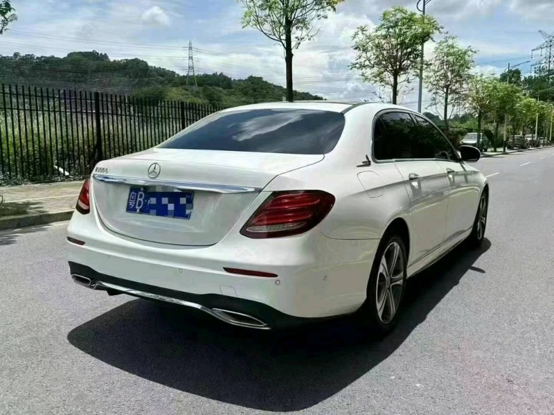广州18年奔驰E8