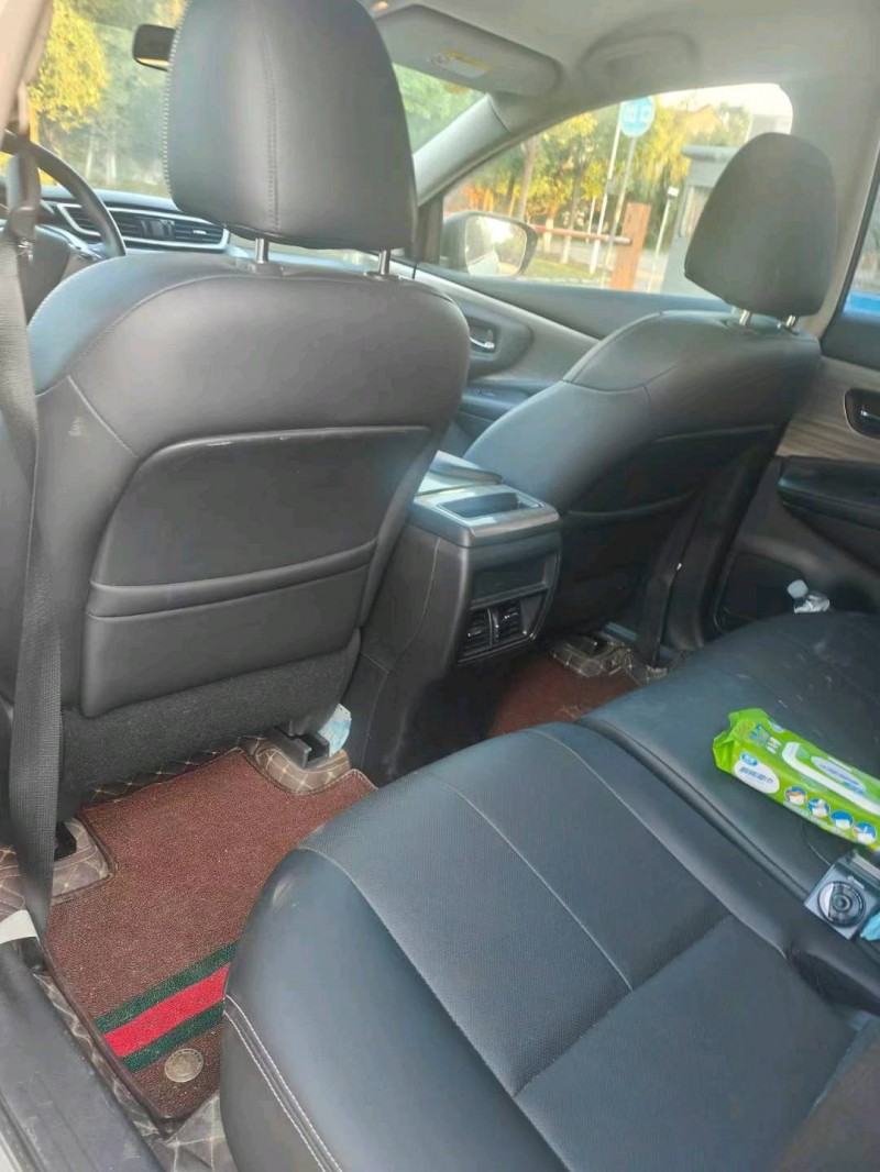 武汉20年日产楼兰8