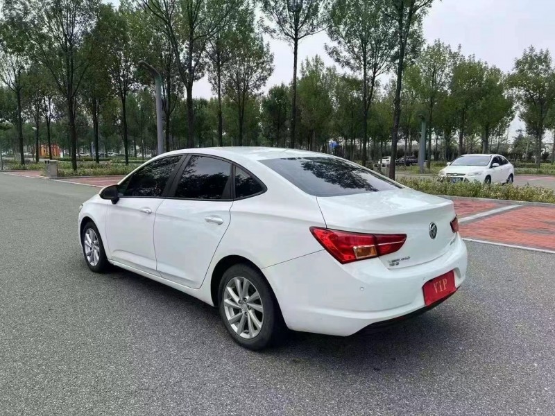 青岛17年别克威朗4