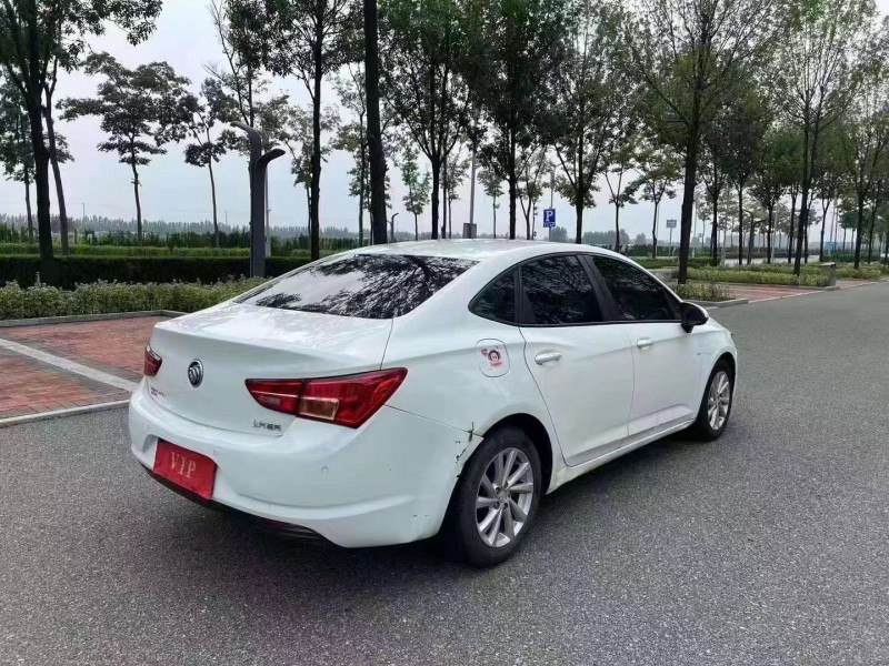 青岛17年别克威朗5