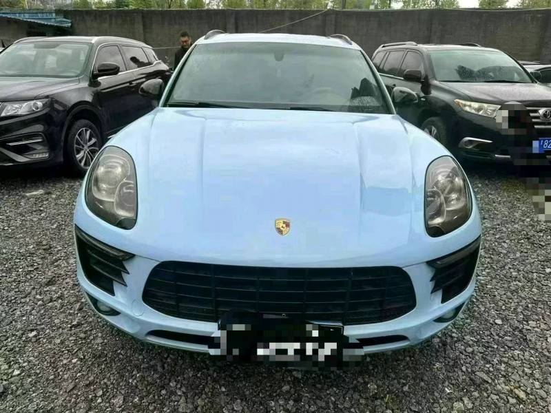 重庆15年保时捷Macan1