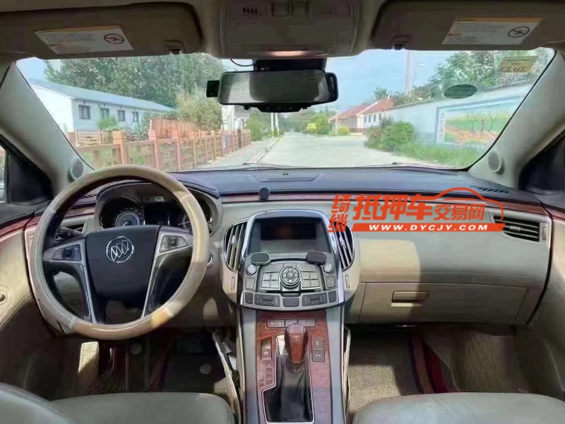 青岛13年别克君越8