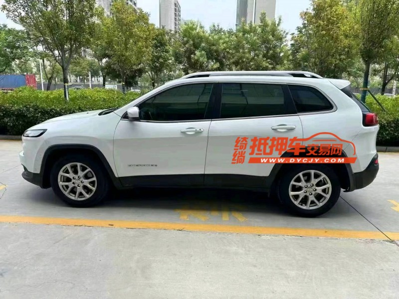 泰安17年Jeep自由光3