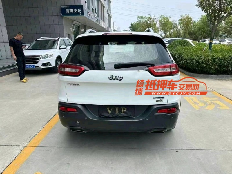 泰安17年Jeep自由光5