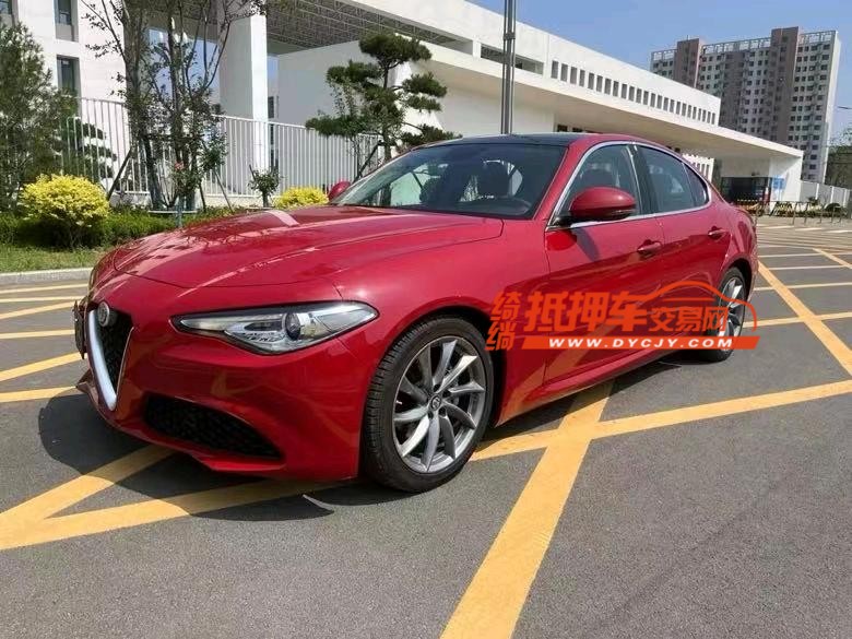 济宁17年阿尔法·罗密欧Giulia2