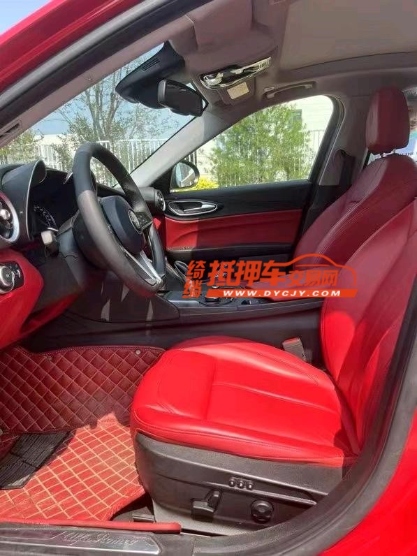 济宁17年阿尔法·罗密欧Giulia3