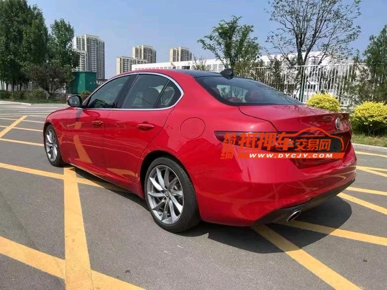 济宁17年阿尔法·罗密欧Giulia7
