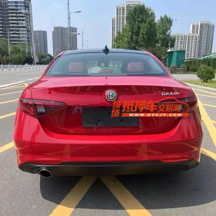 济宁17年阿尔法·罗密欧Giulia9