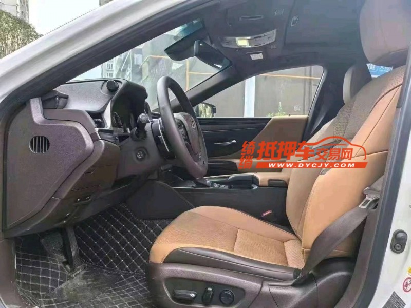 成都19年雷克萨斯ES4