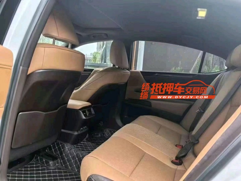 成都19年雷克萨斯ES5