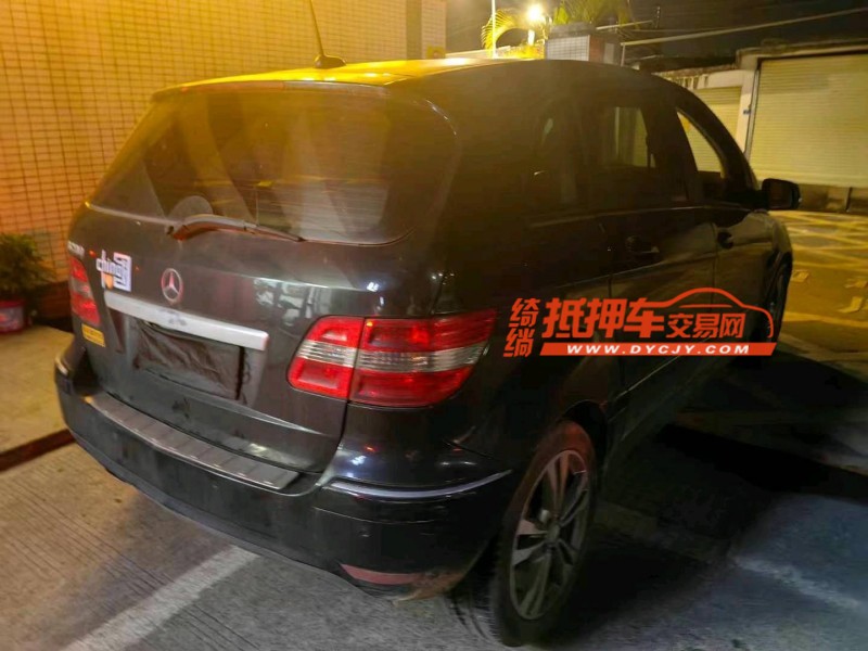 广州11年奔驰B4