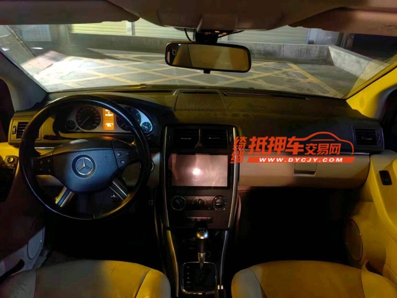 广州11年奔驰B8