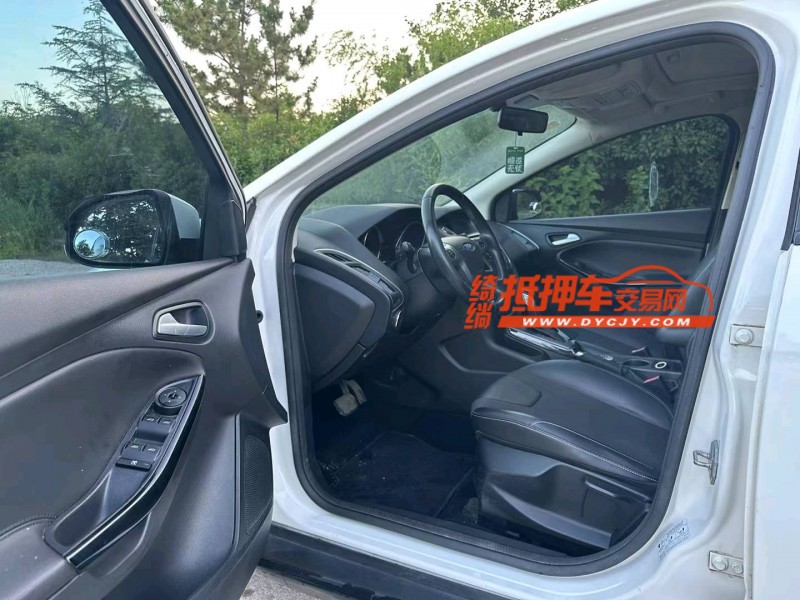 青岛15年福特福克斯3