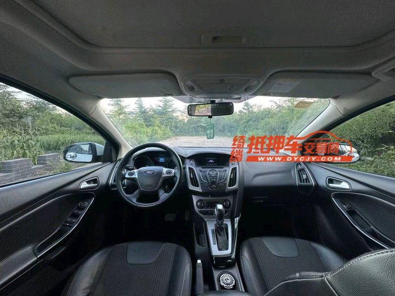 青岛15年福特福克斯5