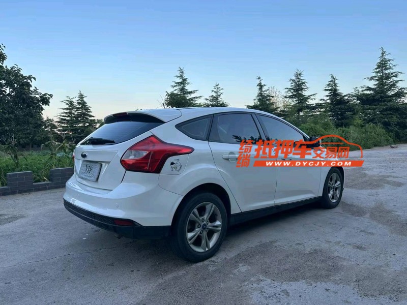 青岛15年福特福克斯7