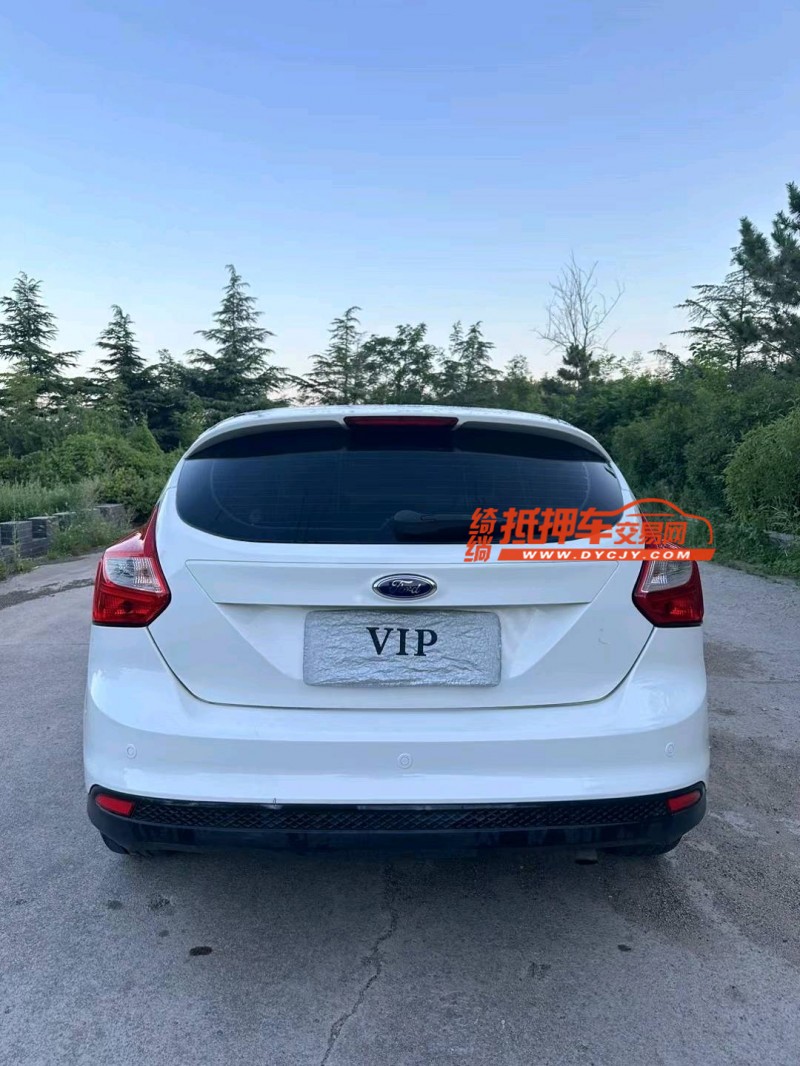 青岛15年福特福克斯8