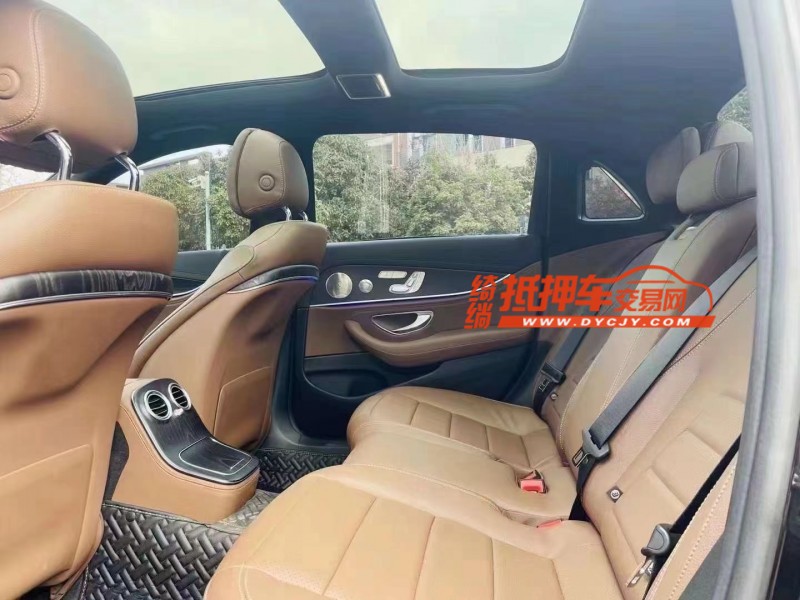 济宁22年奔驰E8